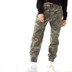 Aritzia Alix camo joggers